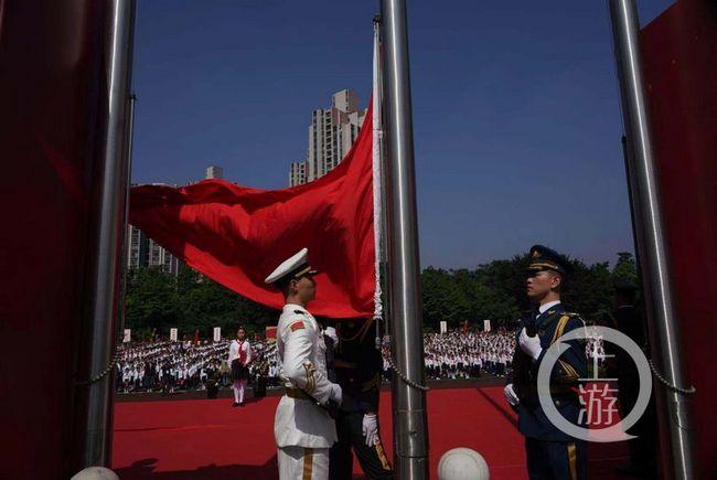 大连交通江岸培训中心门口能停车吗？